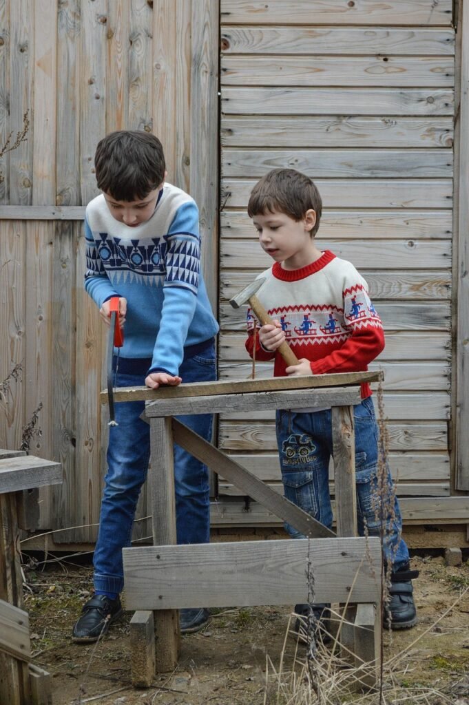 master, kids, baby, saw, a hammer, carpenter, nails, workshop, carpenters, boys, assistants, family, assistant, help, saws, to nag, wood saw, class work, work, carpenter, carpenter, carpenter, carpenter, carpenter, workshop, carpenters, wood saw, class work
